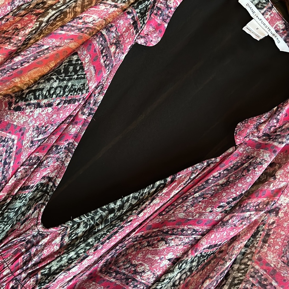 DIANE VON FURSTENBERG Silk Pink Fleurette Dress in Diamond Maze - Picture 7 of 7